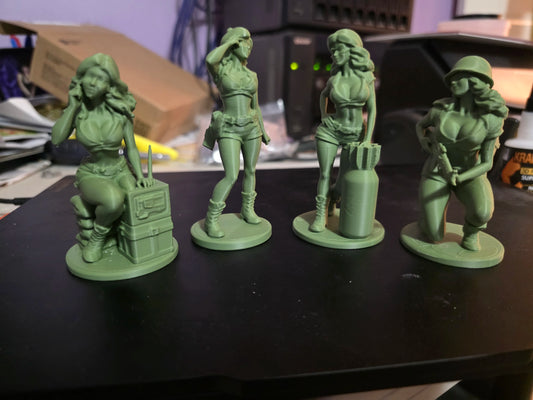 Pin-Up Army Women – Large Green Toy Soldiers (4)